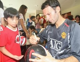 Giggs et les fans chinois