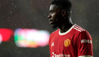 Axel Tuanzebe prolonge et part en prêt