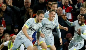 Man Utd 2 Derby County 2 : l'équipe de Championship se qualifie à Old Trafford