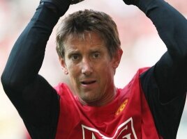 Van der Sar pourrait continuer