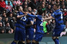 Report : Stoke 0 United 2