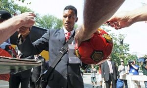 Neville : De la place pour Nani et Young