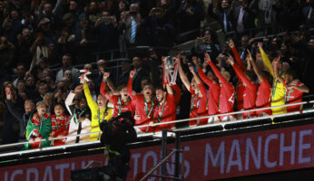 Manchester United 2-0 Newcastle United : Manchester United remporte sa 6e League Cup !