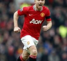 Butt voit Scholes prolonger son retour