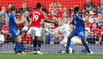 Report : United 2 Leicester 0