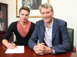 Nick Powell signe à United 