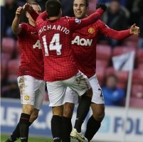 Chicha et van Persie portés aux nues