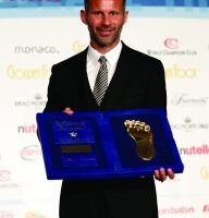 Giggs remporte le "Golden Foot"