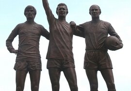 Trois légendes, une statue